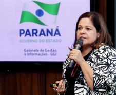 Governador Beto Richa formaliza a adesão do Paraná à Agenda de Convergência, um protocolo de ações proposto pela Secretaria Nacional de Promoção dos Direitos da Criança e do Adolescente, com a presença da secretária estadual da Família e Desenvolvimento Social, Fernanda Richa, e da secretária Nacional de Promoção dos Direitos da Criança e do Adolescente, Angelica Goulart. Curitiba, 25.02.2014 - Foto Rogério Machado/SEDS