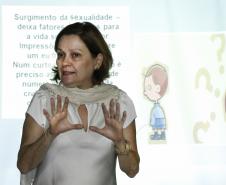 ?O que leva o adolescente a se envolver com a criminalidade??. Com esta frase a doutora em psicologia e estudos psicanalísticos, Ludmilla Feres Faria, iniciou a apresentação com o tema ?Adolescências?, realizada durante o quarto encontro do Circuito de Capacitação da Socioeducação, Foto: Ricardo Marajó/SEDS