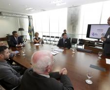 Governador, Beto Richa, acompanhado pela Secretária do Trabalho e Desenvolvimento Social, Fernanda Richa, Superintendente do Hospital Erasto Gaertner, Dr Adriano Lago - ; Secretário Michele Caputo Neto participam apresentação do projeto arquitetônico do hospital oncopediátrico Erastinho- SESA . Rogério Machado / SECS