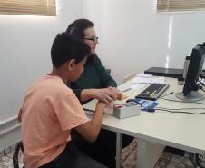 As ações do Projeto Criança e Adolescente Protegidos começaram em 20 municípios, garantindo a emissão da carteira de identidade a estudantes matriculados nas escolas públicas estaduais e municipais do Paraná. O projeto é desenvolvido pelo Governo do Paraná, por meio da Secretaria de Estado da Justiça, em parceria com o Tribunal de Justiça e secretarias de Estado. As ações serão feitas nas primeiras sextas-feiras de cada mês. Foto: Divulgação SEJU