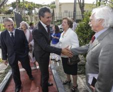 Governador Beto Richa inaugura o Dedica (Defesa dos Direitos da Criança e do Adolescente). Presentes o presidente da Associação dos Amigos do HC, Euclides Scalco, o secretário estadual da Saúde, Michele Caputo Neto, o reitor da UFPR, Zaki Akel Sobrinho, a coordenador do Dedica, Luci Pfeiffer e a promotora Tarcila Santos Teixeira - Foto: Pedro Ribas/ANPr