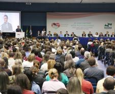 Secretária da Família e Desenvolvimento Social, Fernanda Richa, e o Governador Beto Richa, participam do 6º Encontro Estadual do programa Mãe Paranaense no Expo Unimed - Foto: Rogério Machado/SECS