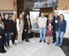 Secretária da Família e Desenvolvimento Social, Fernanda Richa, e o Governador Beto Richa, participam do 6º Encontro Estadual do programa Mãe Paranaense no Expo Unimed - Foto: Rogério Machado/SECS