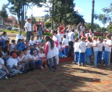 Dia 17 de Maio foi realizada palestra em Laranjeiras do Sul com o Promotor Drº Ronaldo de Paula Mion no Sindicato Rural Patronal, estiveram presentes no local aproximadamente 100 pessoas entre Conselheiros tutelares da região, coordenadores pedagógicos, diretores de escolas e técnicos do município da Secretaria Municipal de Assistência Social/CRAS e CREAS.Foto:Divulgação