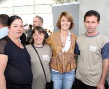 A secretária da Família e Desenvolvimento Social, Fernanda Richa, junto com o secretário municipal do Esporte, Lazer e Juventude, Marcello Richa.participou na manhã desta sexta-feira (06) da inauguração do Centro da Juventude Eucaliptos no bairro Alto Boqueirão, em Curitiba.Foto: Rogério Machado/SEDS