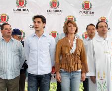 A secretária da Família e Desenvolvimento Social, Fernanda Richa, junto com o secretário municipal do Esporte, Lazer e Juventude, Marcello Richa.participou na manhã desta sexta-feira (06) da inauguração do Centro da Juventude Eucaliptos no bairro Alto Boqueirão, em Curitiba.Foto: Rogério Machado/SEDS