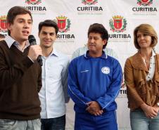 A secretária da Família e Desenvolvimento Social, Fernanda Richa, junto com o secretário municipal do Esporte, Lazer e Juventude, Marcello Richa.participou na manhã desta sexta-feira (06) da inauguração do Centro da Juventude Eucaliptos no bairro Alto Boqueirão, em Curitiba.Foto: Rogério Machado/SEDS