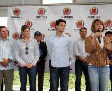 A secretária da Família e Desenvolvimento Social, Fernanda Richa, junto com o secretário municipal do Esporte, Lazer e Juventude, Marcello Richa.participou na manhã desta sexta-feira (06) da inauguração do Centro da Juventude Eucaliptos no bairro Alto Boqueirão, em Curitiba.Foto: Rogério Machado/SEDS