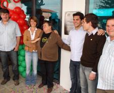 A secretária da Família e Desenvolvimento Social, Fernanda Richa, junto com o secretário municipal do Esporte, Lazer e Juventude, Marcello Richa.participou na manhã desta sexta-feira (06) da inauguração do Centro da Juventude Eucaliptos no bairro Alto Boqueirão, em Curitiba.Foto: Rogério Machado/SEDS