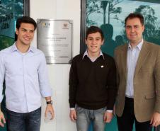 A secretária da Família e Desenvolvimento Social, Fernanda Richa, junto com o secretário municipal do Esporte, Lazer e Juventude, Marcello Richa.participou na manhã desta sexta-feira (06) da inauguração do Centro da Juventude Eucaliptos no bairro Alto Boqueirão, em Curitiba.Foto: Rogério Machado/SEDS