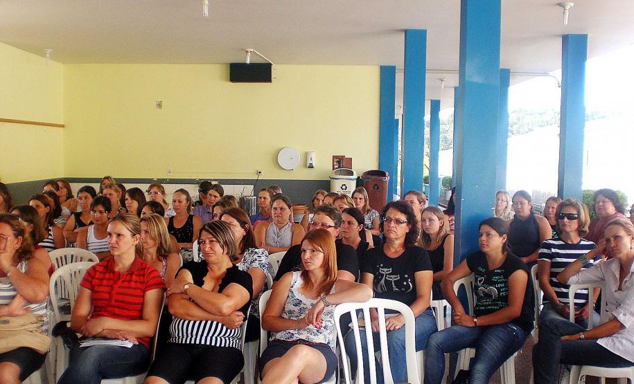 2 A Secretaria da Família e Desenvolvimento Social (Seds) promoveu no início do mês, em Virmond, região de Centro-Oeste do estado, uma palestra sobre o enfrentamento a violência contra crianças e adolescentes na rede pública de ensino. Foto:SEDS