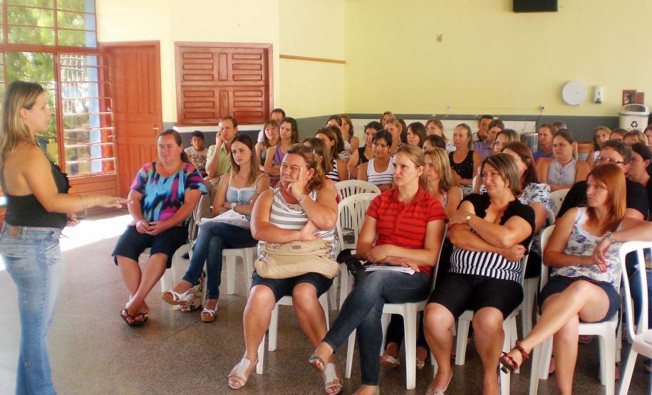 3 A Secretaria da Família e Desenvolvimento Social (Seds) promoveu no início do mês, em Virmond, região de Centro-Oeste do estado, uma palestra sobre o enfrentamento a violência contra crianças e adolescentes na rede pública de ensino. Foto:SEDS