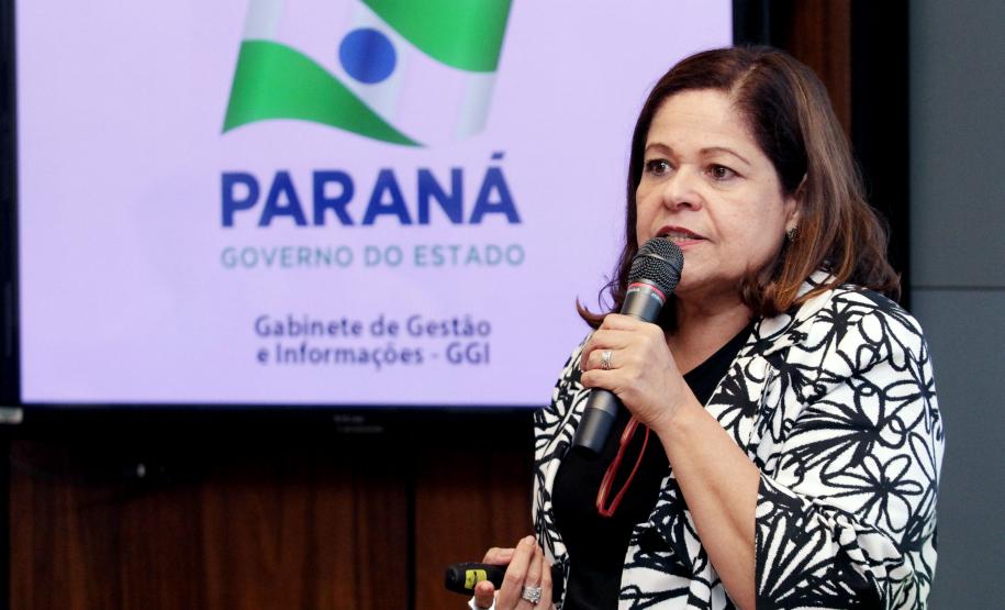 Governador Beto Richa formaliza a adesão do Paraná à Agenda de Convergência, um protocolo de ações proposto pela Secretaria Nacional de Promoção dos Direitos da Criança e do Adolescente, com a presença da secretária estadual da Família e Desenvolvimento Social, Fernanda Richa, e da secretária Nacional de Promoção dos Direitos da Criança e do Adolescente, Angelica Goulart. Curitiba, 25.02.2014 - Foto Rogério Machado/SEDS