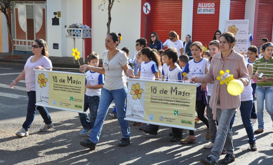 Ibiporã - O Paraná intensificou neste mês de maio a realização de ações de enfrentamento ao problema da violência sexual de crianças e adolescentes. A medida faz parte da mobilização para o Dia Nacional de Combate ao Abuso e à Exploração Sexual de Crianças e Adolescentes, comemorado em 18 de maio.