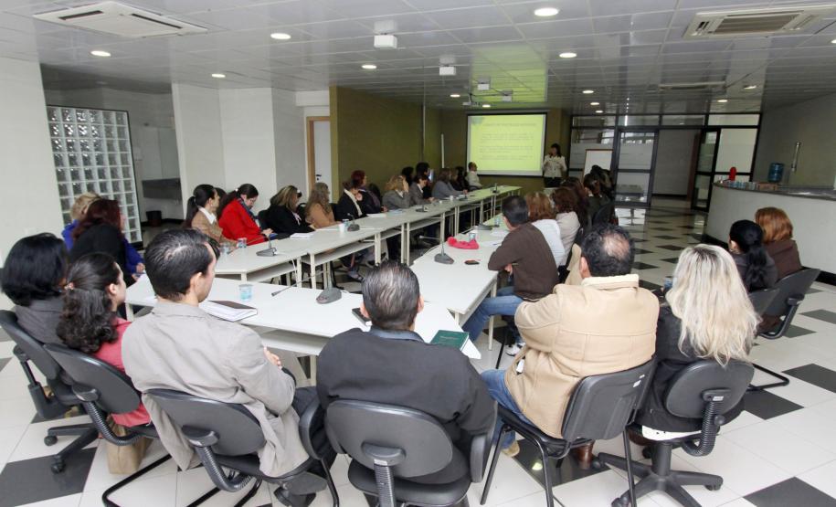 O Comitê de Proteção Integral da Criança e do Adolescente promoveu nesta terça (27) e quarta-feira (28) duas reuniões para a definição de ações preventivas e fluxos de atendimentos a crianças e adolescentes no período da Copa do Mundo. Os encontros fazem parte do plano de ação definido pelo Comitê para preparar a rede de proteção à infância e adolescência no Estado para o evento. Foto:Jonas Oliveira/ANPr