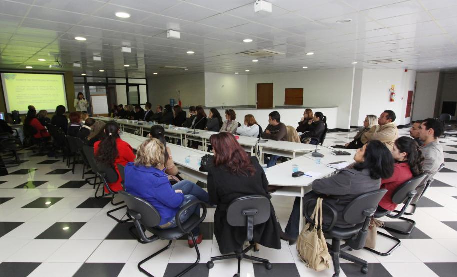 O Comitê de Proteção Integral da Criança e do Adolescente promoveu nesta terça (27) e quarta-feira (28) duas reuniões para a definição de ações preventivas e fluxos de atendimentos a crianças e adolescentes no período da Copa do Mundo. Os encontros fazem parte do plano de ação definido pelo Comitê para preparar a rede de proteção à infância e adolescência no Estado para o evento. Foto:Jonas Oliveira/ANPr