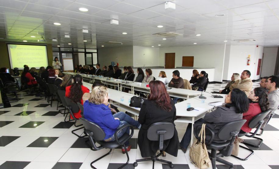 O Comitê de Proteção Integral da Criança e do Adolescente promoveu nesta terça (27) e quarta-feira (28) duas reuniões para a definição de ações preventivas e fluxos de atendimentos a crianças e adolescentes no período da Copa do Mundo. Os encontros fazem parte do plano de ação definido pelo Comitê para preparar a rede de proteção à infância e adolescência no Estado para o evento. Foto:Jonas Oliveira/ANPr