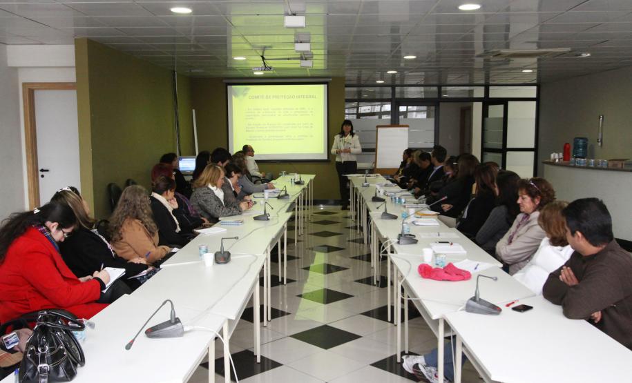 O Comitê de Proteção Integral da Criança e do Adolescente promoveu nesta terça (27) e quarta-feira (28) duas reuniões para a definição de ações preventivas e fluxos de atendimentos a crianças e adolescentes no período da Copa do Mundo. Os encontros fazem parte do plano de ação definido pelo Comitê para preparar a rede de proteção à infância e adolescência no Estado para o evento. Foto:Jonas Oliveira/ANPr