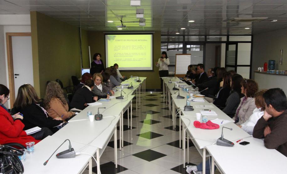 O Comitê de Proteção Integral da Criança e do Adolescente promoveu nesta terça (27) e quarta-feira (28) duas reuniões para a definição de ações preventivas e fluxos de atendimentos a crianças e adolescentes no período da Copa do Mundo. Os encontros fazem parte do plano de ação definido pelo Comitê para preparar a rede de proteção à infância e adolescência no Estado para o evento. Foto:Jonas Oliveira/ANPr