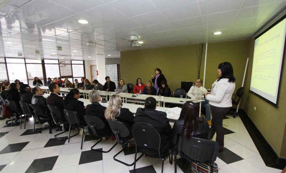 O Comitê de Proteção Integral da Criança e do Adolescente promoveu nesta terça (27) e quarta-feira (28) duas reuniões para a definição de ações preventivas e fluxos de atendimentos a crianças e adolescentes no período da Copa do Mundo. Os encontros fazem parte do plano de ação definido pelo Comitê para preparar a rede de proteção à infância e adolescência no Estado para o evento. Foto:Jonas Oliveira/ANPr