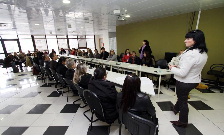 O Comitê de Proteção Integral da Criança e do Adolescente promoveu nesta terça (27) e quarta-feira (28) duas reuniões para a definição de ações preventivas e fluxos de atendimentos a crianças e adolescentes no período da Copa do Mundo. Os encontros fazem parte do plano de ação definido pelo Comitê para preparar a rede de proteção à infância e adolescência no Estado para o evento. Foto:Jonas Oliveira/ANPr