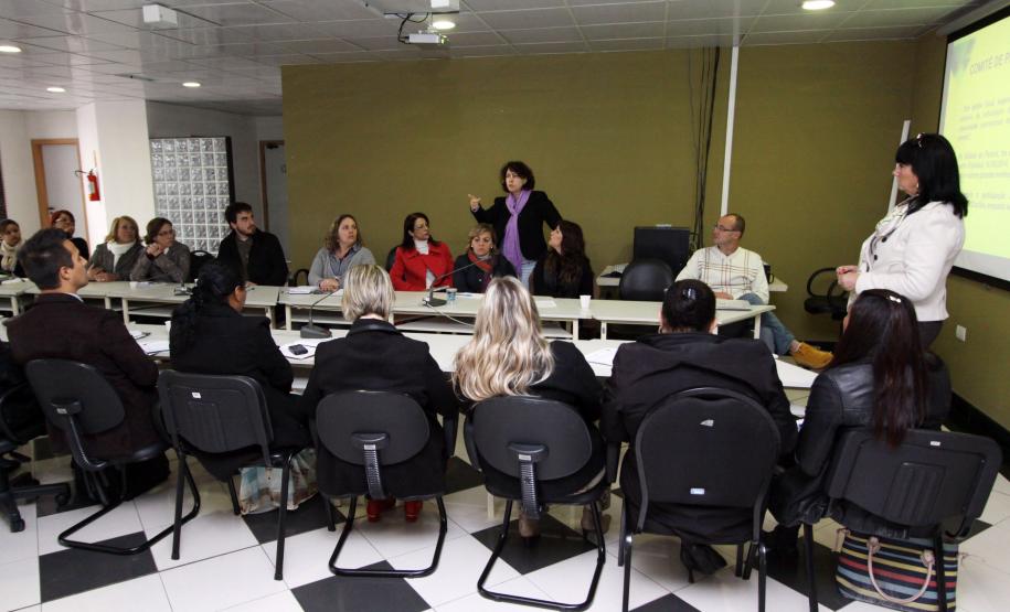 O Comitê de Proteção Integral da Criança e do Adolescente promoveu nesta terça (27) e quarta-feira (28) duas reuniões para a definição de ações preventivas e fluxos de atendimentos a crianças e adolescentes no período da Copa do Mundo. Os encontros fazem parte do plano de ação definido pelo Comitê para preparar a rede de proteção à infância e adolescência no Estado para o evento. Foto:Jonas Oliveira/ANPr