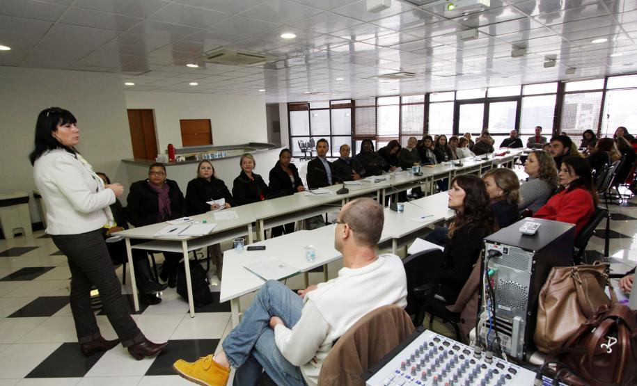 O Comitê de Proteção Integral da Criança e do Adolescente promoveu nesta terça (27) e quarta-feira (28) duas reuniões para a definição de ações preventivas e fluxos de atendimentos a crianças e adolescentes no período da Copa do Mundo. Os encontros fazem parte do plano de ação definido pelo Comitê para preparar a rede de proteção à infância e adolescência no Estado para o evento. Foto:Jonas Oliveira/ANPr