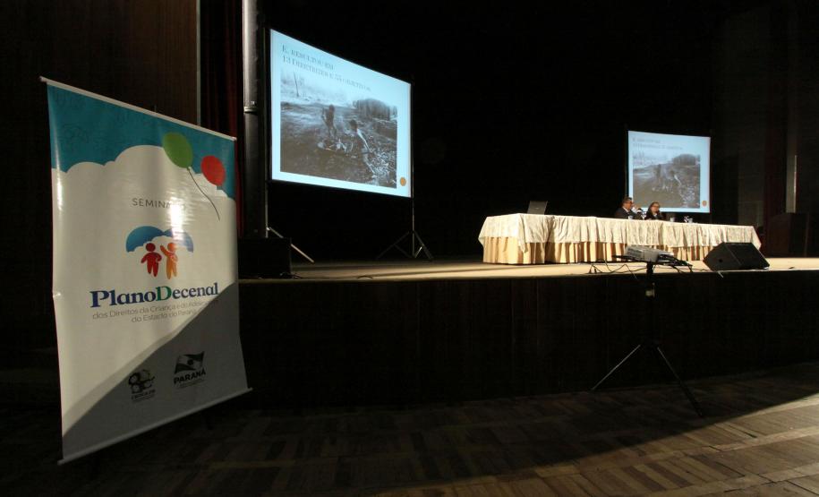 O Governo do Estado está promovendo nesta terça e quarta-feira (3 e 4), em Curitiba, o seminário ?Plano Decenal dos Direitos da Criança e do Adolescente do Estado do Paraná?.Foto: Gogo/AENPr