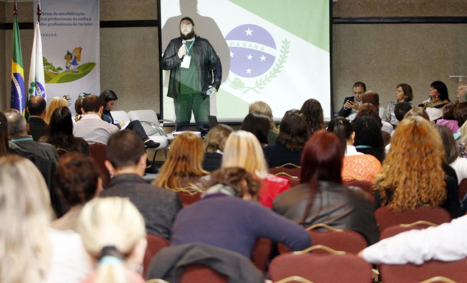 Governo capacita profissionais da mídia e do turismo para proteger crianças e adolescentes durante a Copa