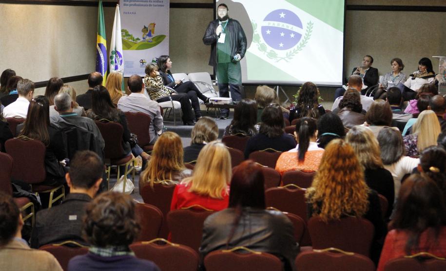 Governo capacita profissionais da mídia e do turismo para proteger crianças e adolescentes durante a Copa