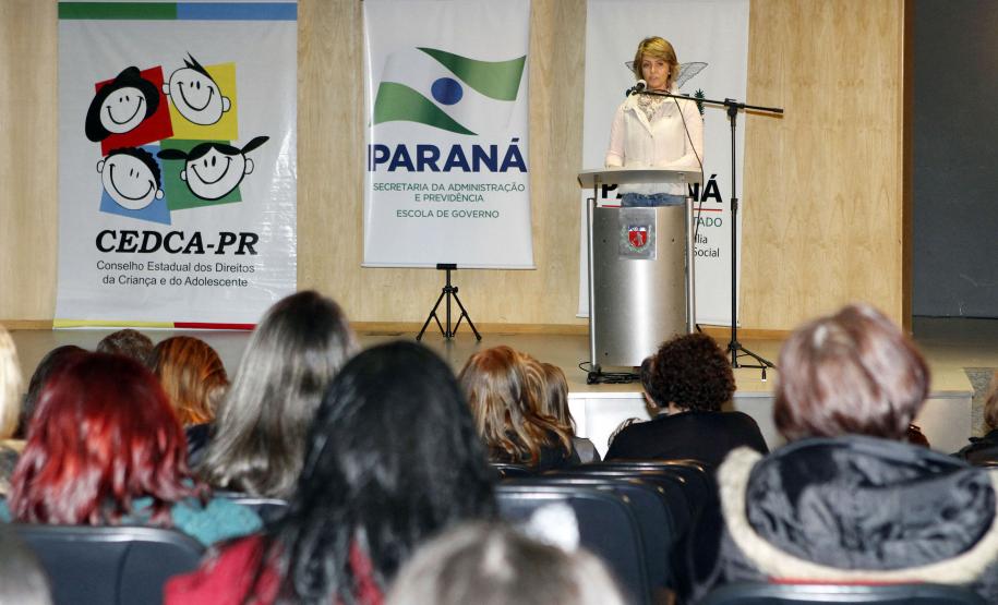 Secretária da Família e Desenvolvimento Social, Fernanda Richa, participa da aula inaugural do curso de capacitação nível intermediário do SIPIA CT Web.Foto - Rogério Machado/SEDS