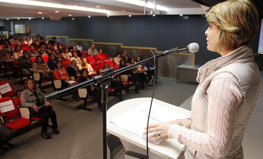 Secretária da Família e Desenvolvimento Social, Fernanda Richa, participa da aula inaugural do curso de capacitação nível intermediário do SIPIA CT Web.Foto - Rogério Machado/SEDS