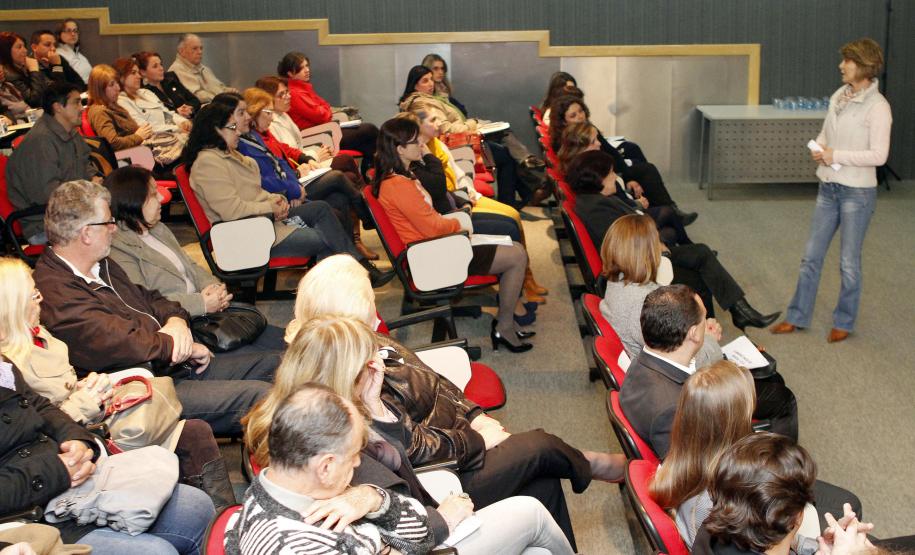 Secretária da Família e Desenvolvimento Social, Fernanda Richa, participa da aula inaugural do curso de capacitação nível intermediário do SIPIA CT Web.Foto - Rogério Machado/SEDS