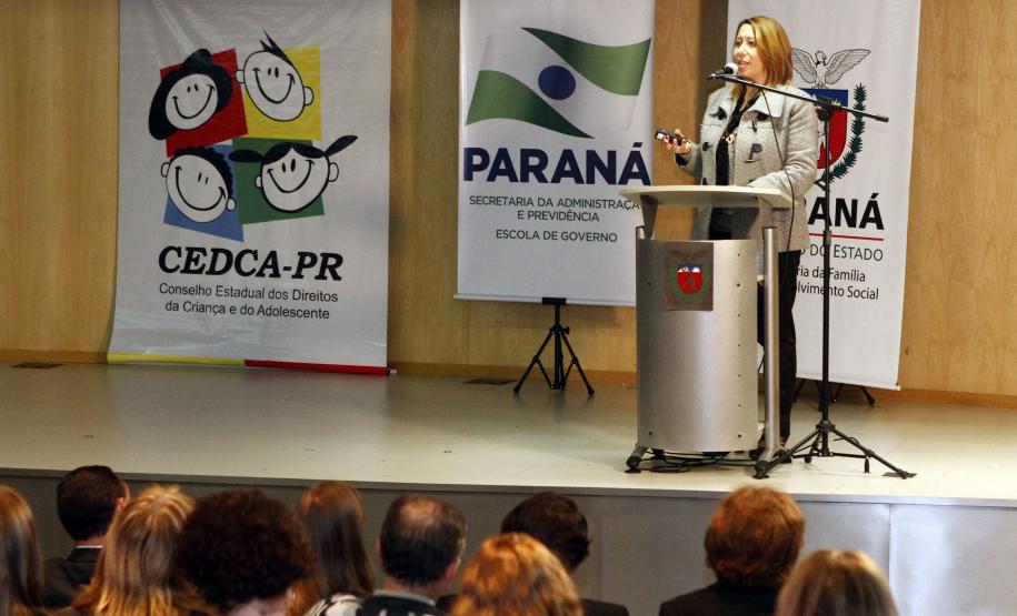 Secretária da Família e Desenvolvimento Social, Fernanda Richa, participa da aula inaugural do curso de capacitação nível intermediário do SIPIA CT Web.Foto - Rogério Machado/SEDS