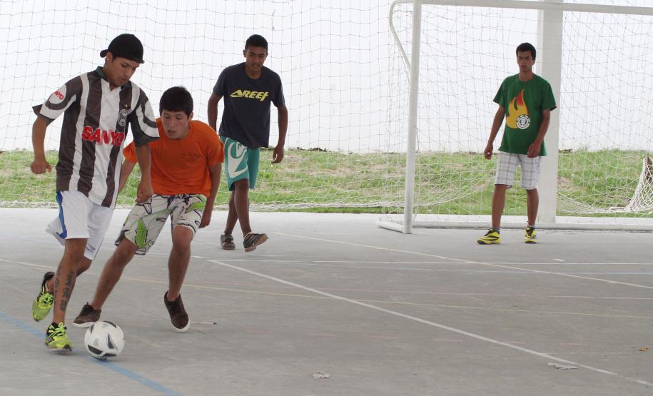 Promover o desenvolvimento social das famílias tem sido umas das principais estratégias utilizadas pelo governo estadual no combate ao trabalho infantil. Atualmente, 944 famílias com situação de trabalho infantil estão incluídas no  Família Paranaense, programa lançado em 2012 para reduzir os índices de extrema pobreza no Paraná.Foto: Ricardo Marajó/SEDS
