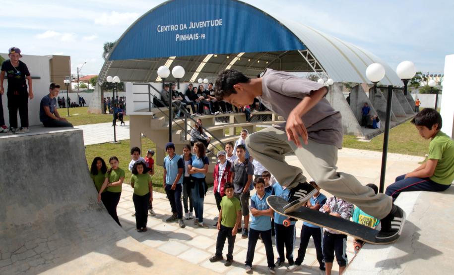 Promover o desenvolvimento social das famílias tem sido umas das principais estratégias utilizadas pelo governo estadual no combate ao trabalho infantil. Atualmente, 944 famílias com situação de trabalho infantil estão incluídas no  Família Paranaense, programa lançado em 2012 para reduzir os índices de extrema pobreza no Paraná.Foto: Rogério Machado/SEDS