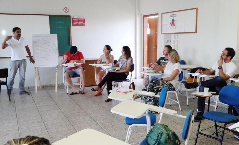 SEDS promove, em Cascavel, capacitação no atendimento a adolecentes Teve início nesta terça-feira (14), em Cascavel, o segundo encontro do Circuito de Capacitação da Socioeducação, programa lançado pelo Governo do Estado para capacitar os servidores que trabalham no atendimento a adolescentes em restrição ou privação de liberdade em Centros de Socioeducação e Casas de Semiliberdade.Foto: Divulgação