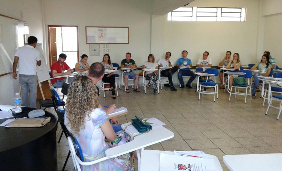 SEDS promove, em Cascavel, capacitação no atendimento a adolecentes Teve início nesta terça-feira (14), em Cascavel, o segundo encontro do Circuito de Capacitação da Socioeducação, programa lançado pelo Governo do Estado para capacitar os servidores que trabalham no atendimento a adolescentes em restrição ou privação de liberdade em Centros de Socioeducação e Casas de Semiliberdade.Foto: Divulgação