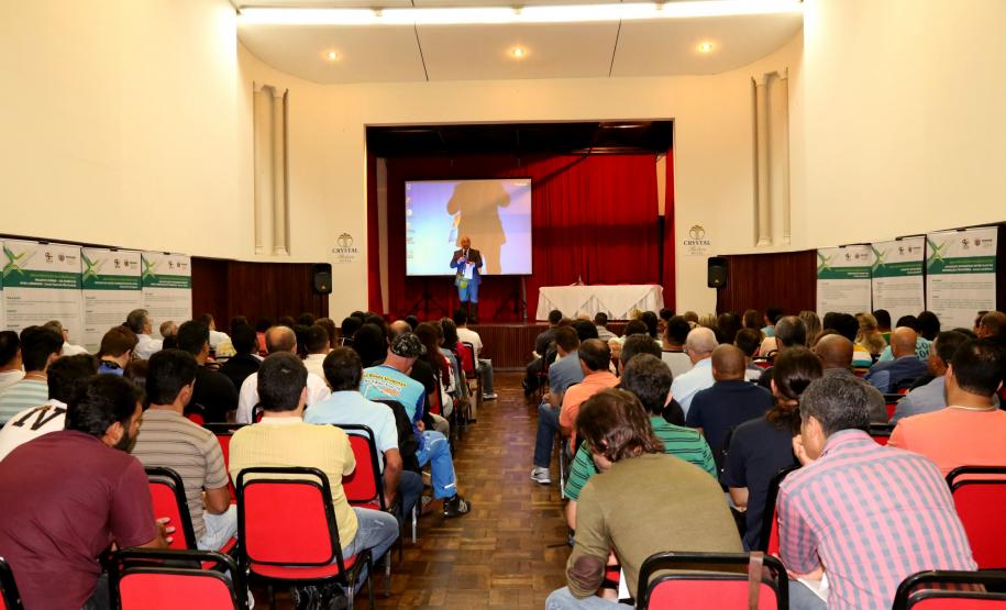 Servidores da socioeducação participam de capacitação em Londrina Servidores que fazem o atendimento a adolescentes em restrição ou privação de liberdade nos Centros de Socioeducação e Casas de Semiliberdade de Campo Mourão, Londrina, Maringá, Paranavaí, Santo Antônio da Platina e Umuarama estão reunidos em Londrina.Foto: Divulgação