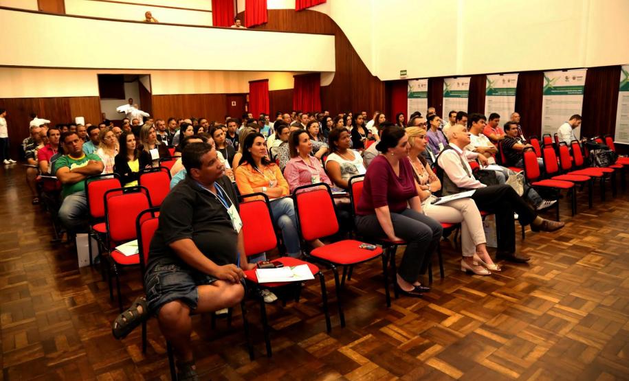 Servidores da socioeducação participam de capacitação em Londrina Servidores que fazem o atendimento a adolescentes em restrição ou privação de liberdade nos Centros de Socioeducação e Casas de Semiliberdade de Campo Mourão, Londrina, Maringá, Paranavaí, Santo Antônio da Platina e Umuarama estão reunidos em Londrina.Foto: Divulgação