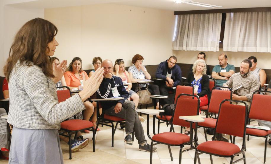 ?O que leva o adolescente a se envolver com a criminalidade??. Com esta frase a doutora em psicologia e estudos psicanalísticos, Ludmilla Feres Faria, iniciou a apresentação com o tema ?Adolescências?, realizada durante o quarto encontro do Circuito de Capacitação da Socioeducação, Foto: Ricardo Marajó/SEDS