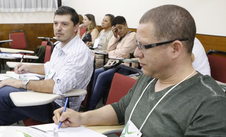 ?O que leva o adolescente a se envolver com a criminalidade??. Com esta frase a doutora em psicologia e estudos psicanalísticos, Ludmilla Feres Faria, iniciou a apresentação com o tema ?Adolescências?, realizada durante o quarto encontro do Circuito de Capacitação da Socioeducação, Foto: Ricardo Marajó/SEDS