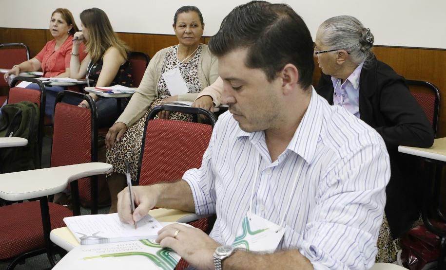 ?O que leva o adolescente a se envolver com a criminalidade??. Com esta frase a doutora em psicologia e estudos psicanalísticos, Ludmilla Feres Faria, iniciou a apresentação com o tema ?Adolescências?, realizada durante o quarto encontro do Circuito de Capacitação da Socioeducação, Foto: Ricardo Marajó/SEDS