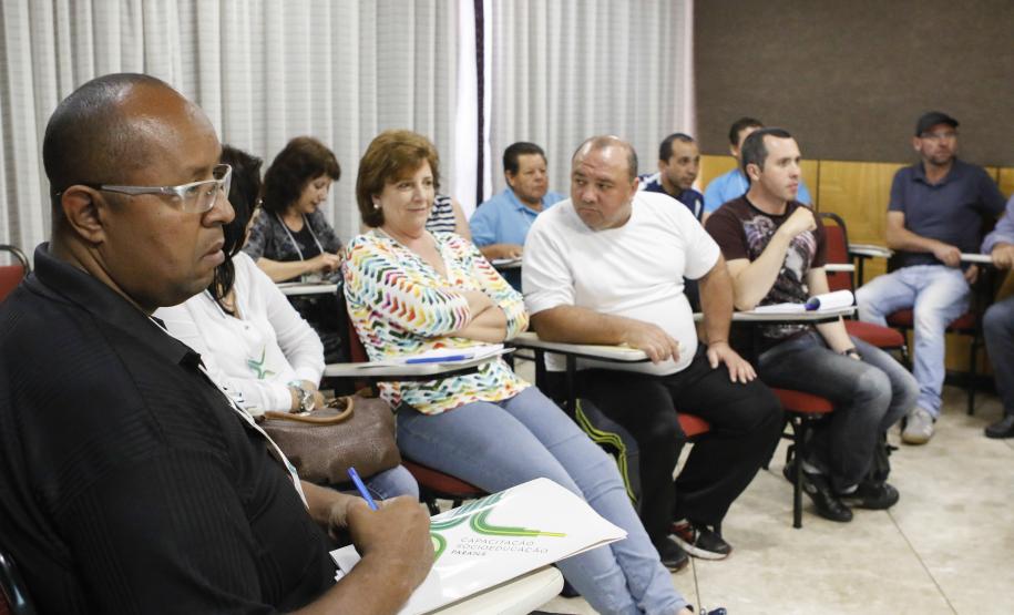 ?O que leva o adolescente a se envolver com a criminalidade??. Com esta frase a doutora em psicologia e estudos psicanalísticos, Ludmilla Feres Faria, iniciou a apresentação com o tema ?Adolescências?, realizada durante o quarto encontro do Circuito de Capacitação da Socioeducação, Foto: Ricardo Marajó/SEDS