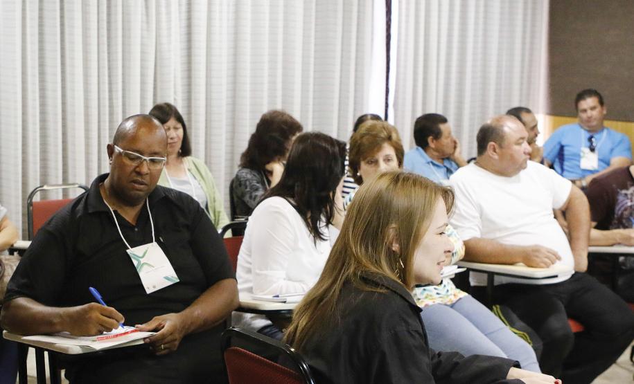 ?O que leva o adolescente a se envolver com a criminalidade??. Com esta frase a doutora em psicologia e estudos psicanalísticos, Ludmilla Feres Faria, iniciou a apresentação com o tema ?Adolescências?, realizada durante o quarto encontro do Circuito de Capacitação da Socioeducação, Foto: Ricardo Marajó/SEDS