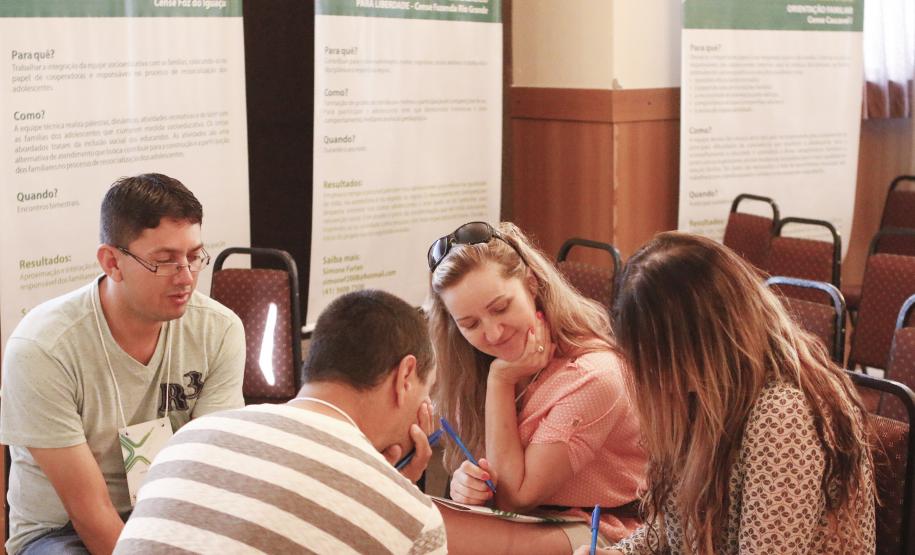 ?O que leva o adolescente a se envolver com a criminalidade??. Com esta frase a doutora em psicologia e estudos psicanalísticos, Ludmilla Feres Faria, iniciou a apresentação com o tema ?Adolescências?, realizada durante o quarto encontro do Circuito de Capacitação da Socioeducação, Foto: Ricardo Marajó/SEDS