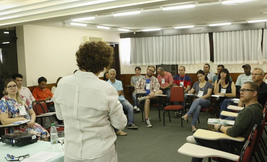 ?O que leva o adolescente a se envolver com a criminalidade??. Com esta frase a doutora em psicologia e estudos psicanalísticos, Ludmilla Feres Faria, iniciou a apresentação com o tema ?Adolescências?, realizada durante o quarto encontro do Circuito de Capacitação da Socioeducação, Foto: Ricardo Marajó/SEDS