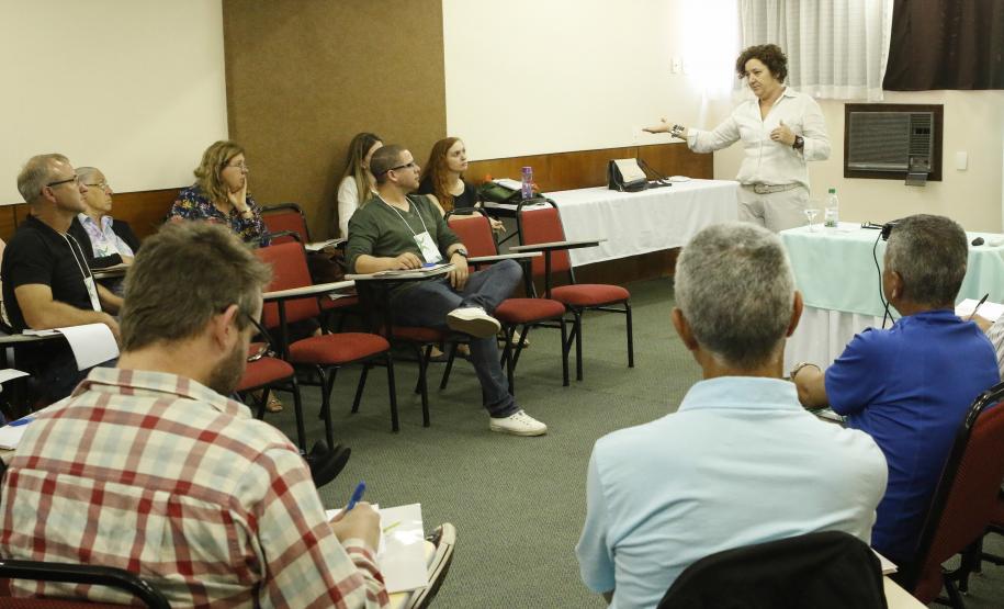 ?O que leva o adolescente a se envolver com a criminalidade??. Com esta frase a doutora em psicologia e estudos psicanalísticos, Ludmilla Feres Faria, iniciou a apresentação com o tema ?Adolescências?, realizada durante o quarto encontro do Circuito de Capacitação da Socioeducação, Foto: Ricardo Marajó/SEDS