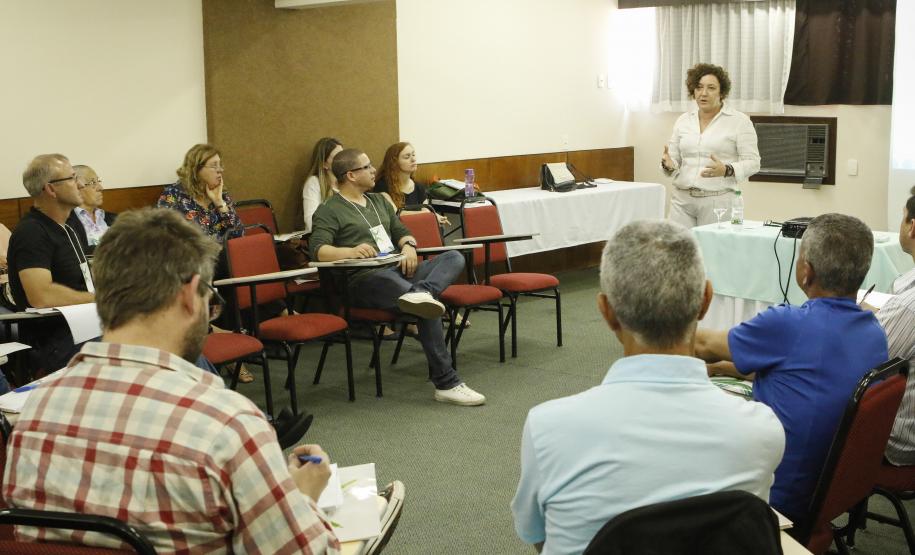 ?O que leva o adolescente a se envolver com a criminalidade??. Com esta frase a doutora em psicologia e estudos psicanalísticos, Ludmilla Feres Faria, iniciou a apresentação com o tema ?Adolescências?, realizada durante o quarto encontro do Circuito de Capacitação da Socioeducação, Foto: Ricardo Marajó/SEDS
