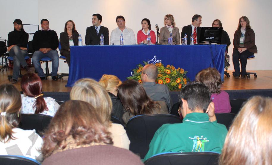 Diretora geral da secretária da familía e Desenvolvimento Social Leticia Raimundo,Deputada Estadual Rose Litro,dr